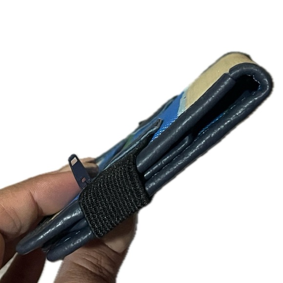 Tote Le Monde Woven Colorful Striped Smartphone Wallet - Picture 8 of 10